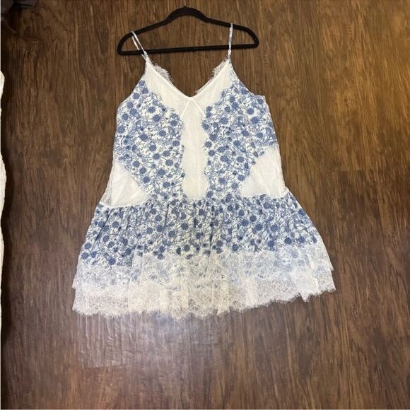 Maeve White Lace Detail slippers 
Size M - Picture 5 of 6